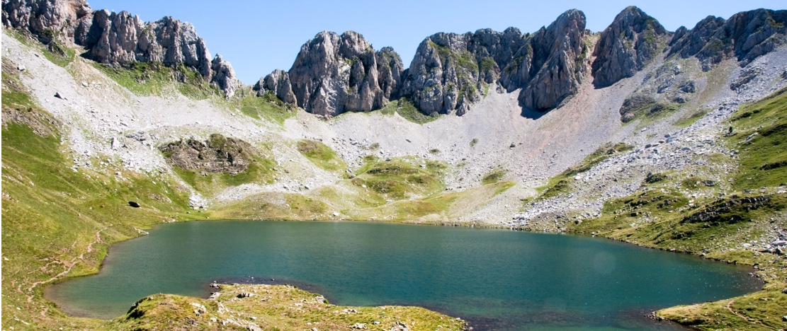 Vue de l'Ibón de Acherito, le plus à l'ouest des Pyrénées, à Huesca