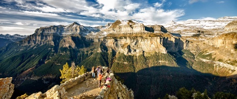 Mirador del Rey en el parque nacional de Ordesa y Monte Perdido, Aragón Mirador del Rey en el parque nacional de Ordesa y Monte Perdido, Aragón
