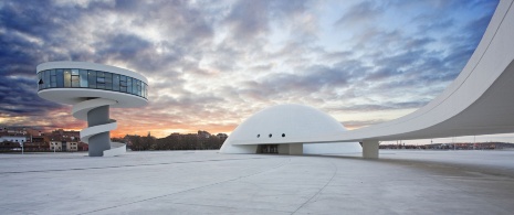 Międzynarodowe Centrum Kulturalne Oscar Niemeyer Międzynarodowe Centrum Kulturalne Oscar Niemeyer