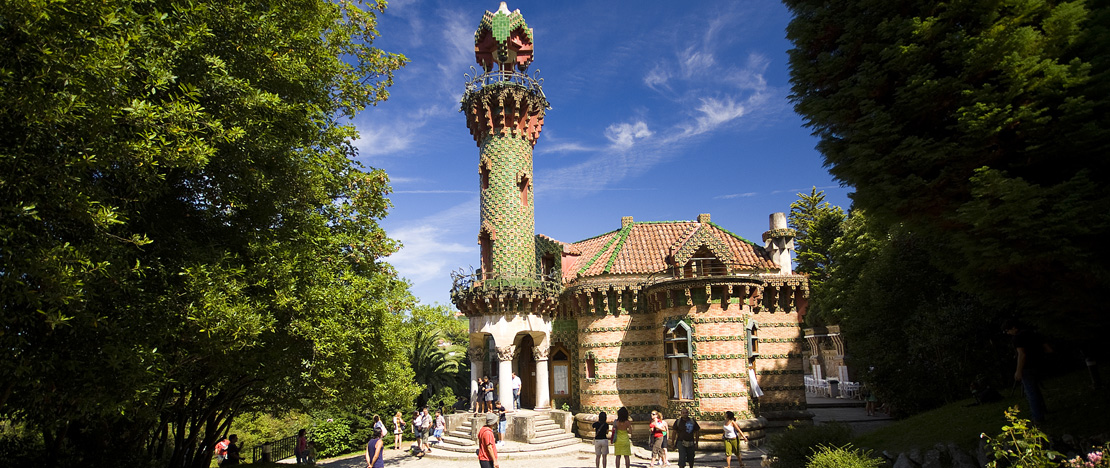 „El Capricho”, w Comillas, (Kantabria) „El Capricho”, w Comillas, (Kantabria)