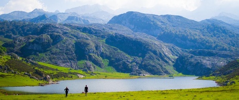 Lac Ercina aux lacs de Covadonga, Asturies Lac Ercina aux lacs de Covadonga, Asturies
