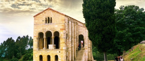 Kościół Santa María del Naranco, asturyjska sztuka przedromańska Kościół Santa María del Naranco, asturyjska sztuka przedromańska