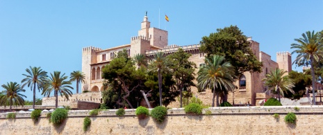 Blick auf den Königspalast von La Almudaina in Palma de Mallorca, Balearen Blick auf den Königspalast von La Almudaina in Palma de Mallorca, Balearen