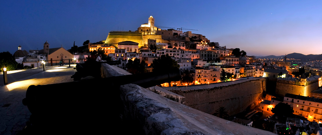 Vista di Dal't Vila dal Baluarte de Santa Lucía, Ibiza
