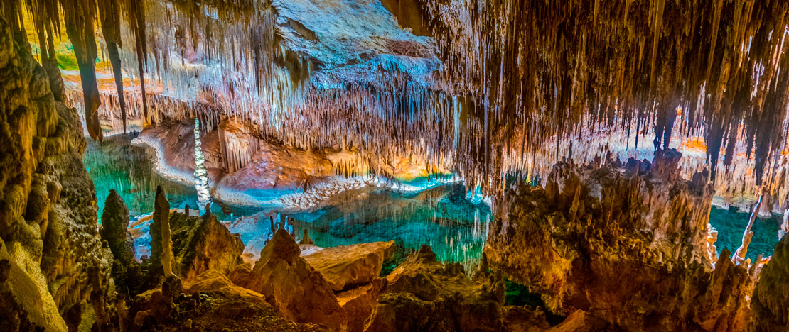 Interior das Cavernas de Drach em Maiorca