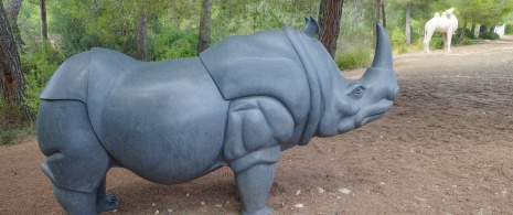 アルクディアのサ・バッサ・ブランカ美術館の庭園にある動物の彫刻 アルクディアのサ・バッサ・ブランカ美術館の庭園にある動物の彫刻