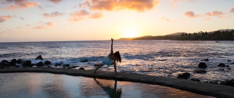 Yoga en la playa, viajes slow Yoga en la playa, viajes slow