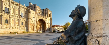 Pilgerdenkmal vor dem Parador-Hotel und der Markuskirche in León, Kastilien-León Pilgerdenkmal vor dem Parador-Hotel und der Markuskirche in León, Kastilien-León