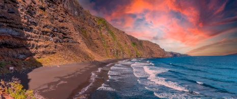 Sunset on the beach of Los Nogales de Puntallana on La Palma, Canary Islands Sunset on the beach of Los Nogales de Puntallana on La Palma, Canary Islands