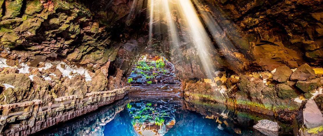 Interior da Caverna Jameos del Agua, em Lanzarote