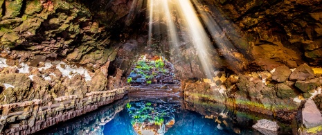 Interior da Caverna Jameos del Agua, em Lanzarote Interior da Caverna Jameos del Agua, em Lanzarote