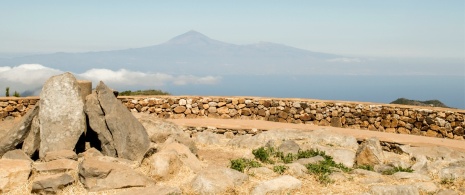 Sanktuarium Guanczów w Parku Narodowym Garajonay, La Gomera, Wyspy Kanaryjskie Sanktuarium Guanczów w Parku Narodowym Garajonay, La Gomera, Wyspy Kanaryjskie