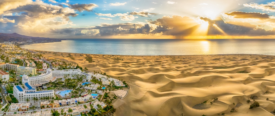 Widok specjalnego rezerwatu przyrody Las Dunas de Maspalomas na Gran Canarii, Wyspy Kanaryjskie