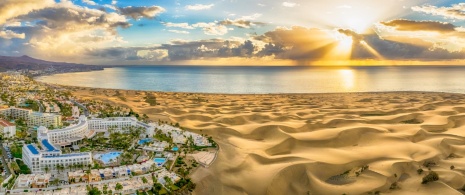 Widok specjalnego rezerwatu przyrody Las Dunas de Maspalomas na Gran Canarii, Wyspy Kanaryjskie Widok specjalnego rezerwatu przyrody Las Dunas de Maspalomas na Gran Canarii, Wyspy Kanaryjskie