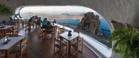 Mirador del Río. Lanzarote. Ristorante e vista Mirador del Río. Lanzarote. Ristorante e vista