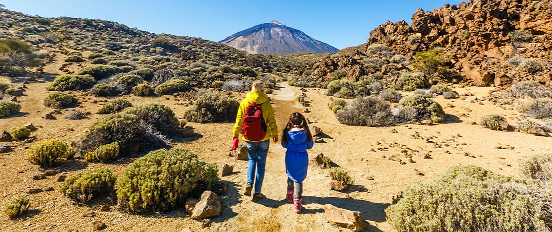 Touristen wandern zum Teide auf Teneriffa, Kanarische Inseln Touristen wandern zum Teide auf Teneriffa, Kanarische Inseln