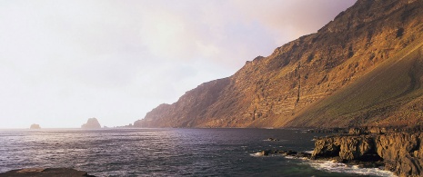 Roque Salmor, Frontera (El Hierro) Roque Salmor, Frontera (El Hierro)