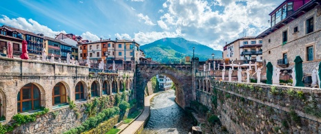 View of the village of Potes and its Puente Nuevo, Cantabria View of the village of Potes and its Puente Nuevo, Cantabria