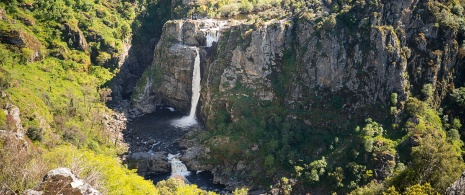 Vedute della cascata del Pozo de los Humos, Arribes del Duero, Salamanca Vedute della cascata del Pozo de los Humos, Arribes del Duero, Salamanca