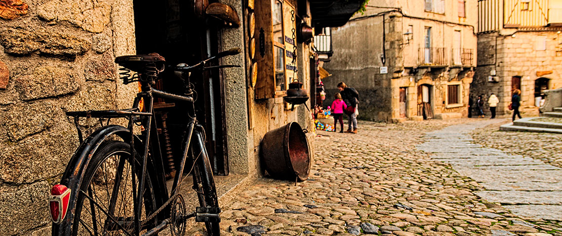 Rue empierrée à La Alberca, province de Salamanque