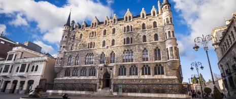 Façade du musée Casa Botines, León Façade du musée Casa Botines, León