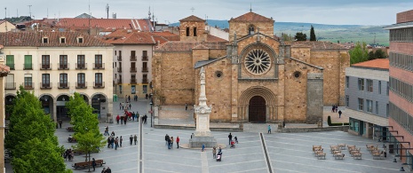 Blick auf die Plaza de Santa Teresa und San Pedro-Kirche Blick auf die Plaza de Santa Teresa und San Pedro-Kirche
