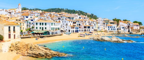 View of Port Bo beach in Calella de Palafrugell (Girona, Catalonia) View of Port Bo beach in Calella de Palafrugell (Girona, Catalonia)