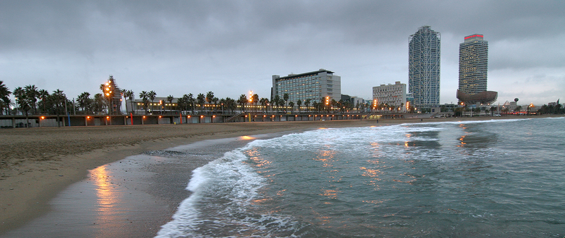 Praia da Barceloneta, em Barcelona Praia da Barceloneta, em Barcelona
