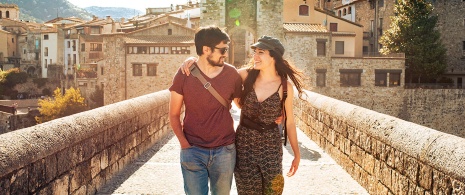 Casal na ponte romana em Besalú Casal na ponte romana em Besalú