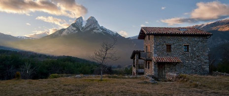 Montanha de Pedraforca em Saldes, Berguedà (Catalunha) Montanha de Pedraforca em Saldes, Berguedà (Catalunha)