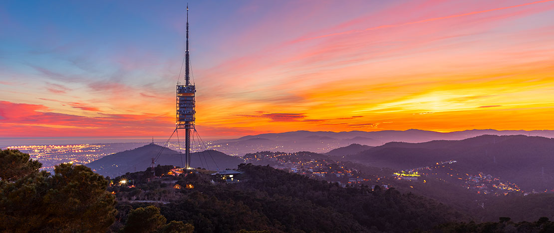Vue de Barcelone depuis le belvédère à proximité de la tour de Collserola, Barcelone