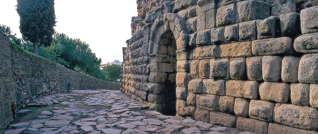 Roman road in Mérida Roman road in Mérida