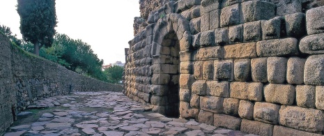 Roman road in Mérida Roman road in Mérida