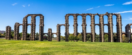 Vista del Acueducto de los Milagros de Mérida en Badajoz, Extremadura Vista del Acueducto de los Milagros de Mérida en Badajoz, Extremadura