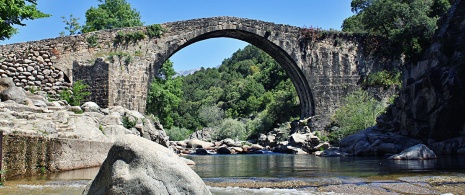 Roman bridge in the Alardos gorge, Extremadura Roman bridge in the Alardos gorge, Extremadura