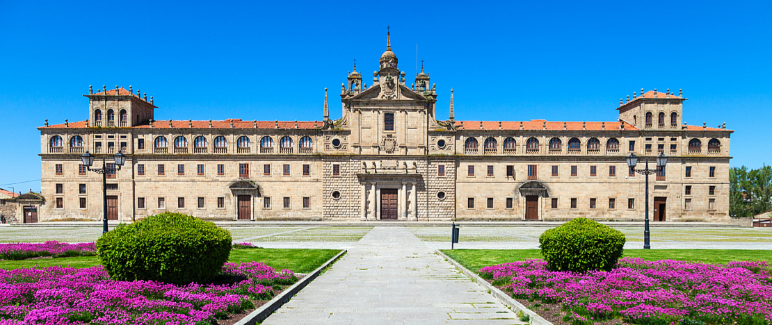 Colegio de Nuestra Señora de la Antigua de Monforte de Lemos w Lugo, Galicja Colegio de Nuestra Señora de la Antigua de Monforte de Lemos w Lugo, Galicja
