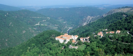 Parador de Santo Estevo, en plena Ribeira Sacra Parador de Santo Estevo, en plena Ribeira Sacra