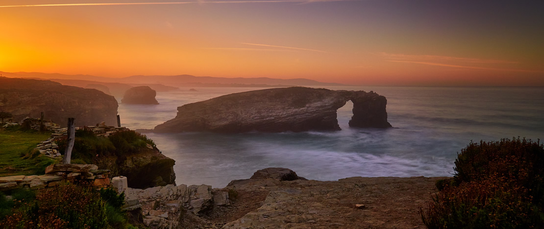 La spiaggia di Las Catedrales al tramonto. Lugo