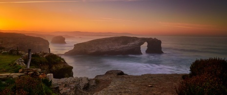 La spiaggia di Las Catedrales al tramonto. Lugo La spiaggia di Las Catedrales al tramonto. Lugo