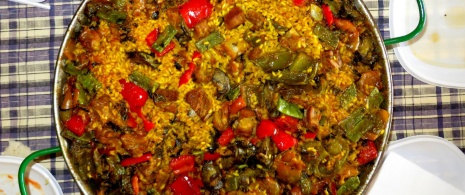 Reis mit Schweinerippchen Reis mit Schweinerippchen