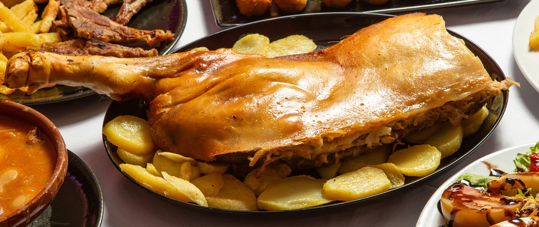 Roast suckling pig with potatoes