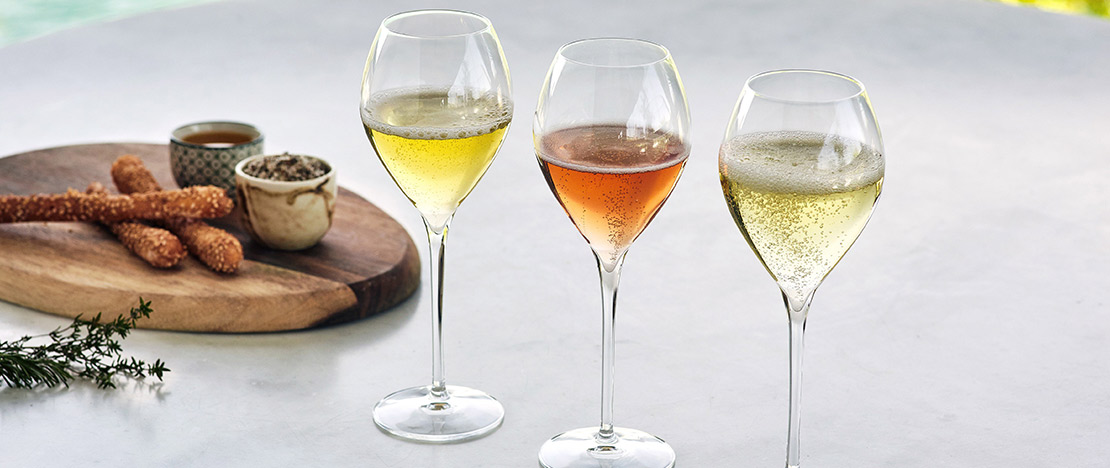 Cava glasses with tapas