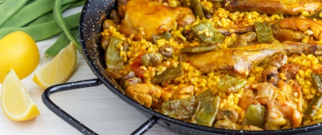 Paella valenciana Paella valenciana