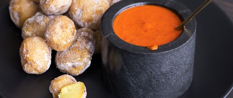Batatas enrugadas com Mojo Picón Batatas enrugadas com Mojo Picón