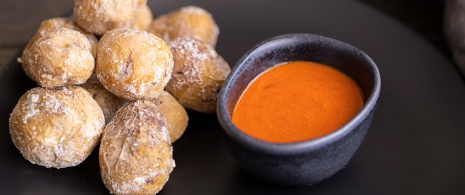 Papas arrugadas (wrinkly potatoes) with mojo picón (spicy sauce) Papas arrugadas (wrinkly potatoes) with mojo picón (spicy sauce)