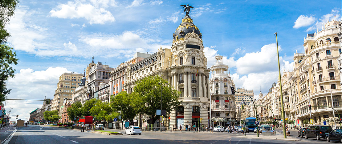 Gebäude Metrópolis zwischen den Straßen Gran Vía und Alcalá, Madrid Gebäude Metrópolis zwischen den Straßen Gran Vía und Alcalá, Madrid