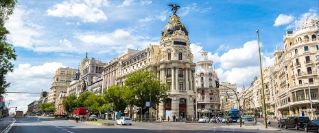 Gebäude Metrópolis zwischen den Straßen Gran Vía und Alcalá, Madrid Gebäude Metrópolis zwischen den Straßen Gran Vía und Alcalá, Madrid