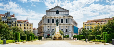 Vista del Teatro Real dalla Plaza de Oriente di Madrid Vista del Teatro Real dalla Plaza de Oriente di Madrid