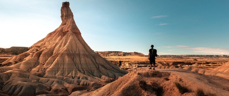 Turista en las Bardenas Reales, Navarra Turista en las Bardenas Reales, Navarra