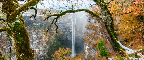 Gujuli waterfall, Álava, the Basque Country Gujuli waterfall, Álava, the Basque Country